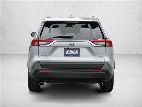 Used 2022 Toyota RAV4 XLE AWD/4WD image 7