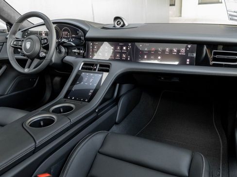 Used 2025 Porsche Taycan Turbo image 32