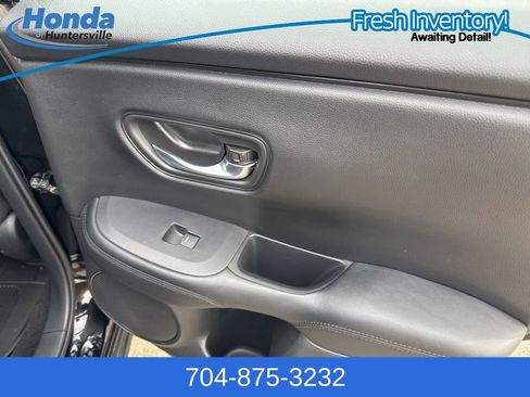 Used 2025 Honda HR-V LX image 16