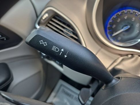 Used 2023 Chrysler Pacifica Touring-L FWD image 40