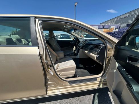 Used 2012 Toyota Camry LE image 13