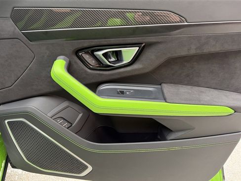 Used 2022 Lamborghini Urus image 23