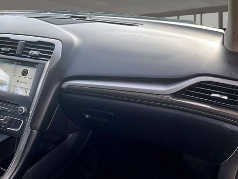 Used 2018 Ford Fusion SE w/ Fusion SE Technology Package image 17