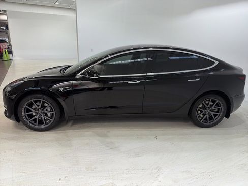 Used 2019 Tesla Model 3 Standard Range Plus image 7