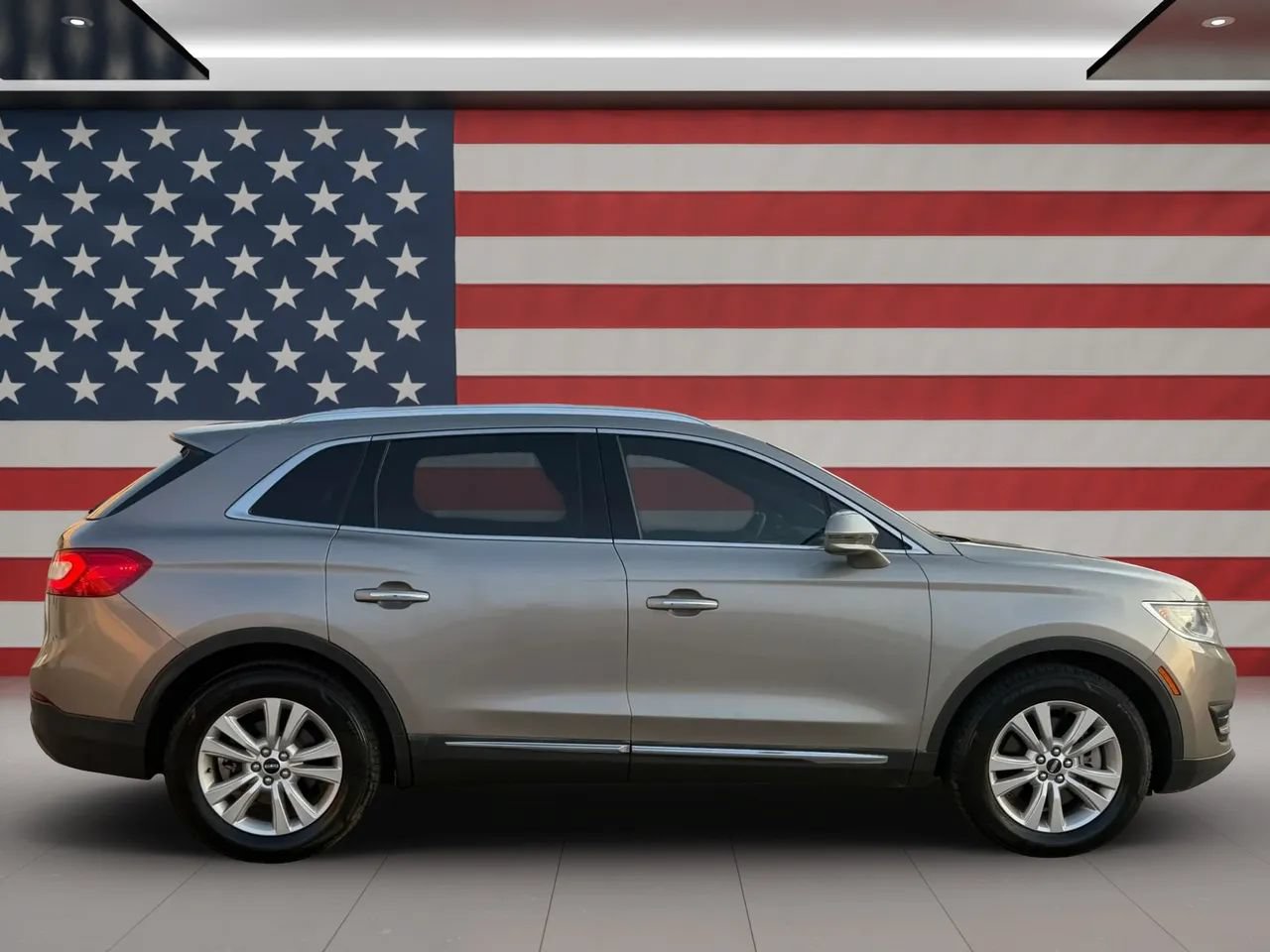 Used 2017 Lincoln MKX Premiere FWD image 4