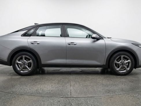 Used 2025 Kia K4 LXS image 11
