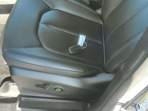 Used 2025 Chrysler Pacifica Select FWD image 19