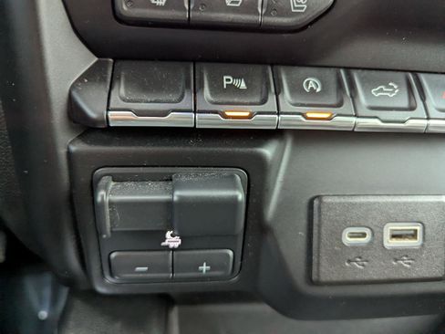 Used 2020 Chevrolet Silverado 1500 LTZ w/ LTZ Convenience Package image 17