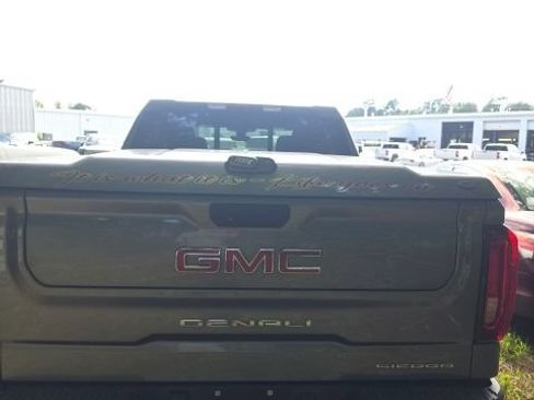 Used 2021 GMC Sierra 1500 Denali w/ Denali Ultimate Package AWD/4WD image 11