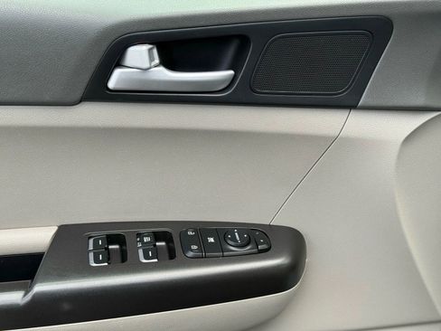 Used 2017 Kia Sportage LX w/ LX Popular Package image 17