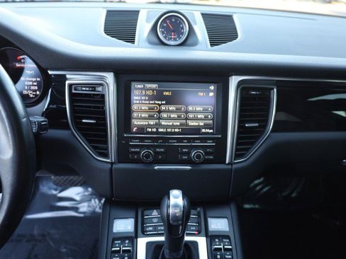 Used 2016 Porsche Macan S image 35