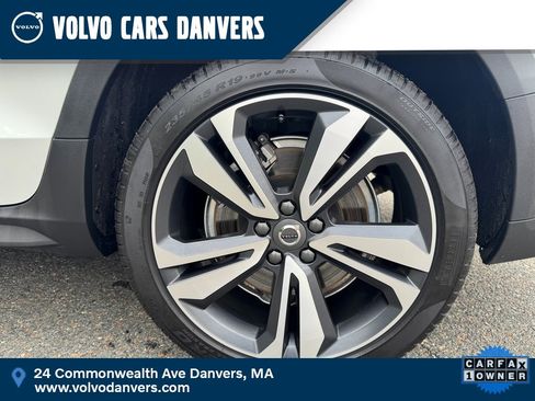Certified 2024 Volvo V60 B5 Cross Country Plus image 8