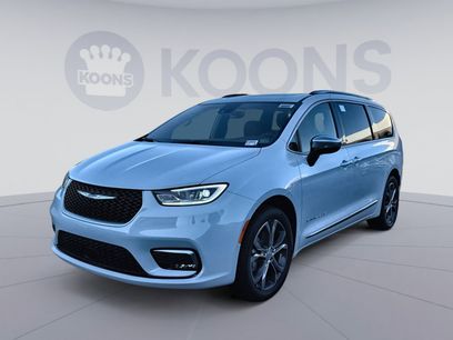 New 2026 Chrysler Pacifica Pinnacle