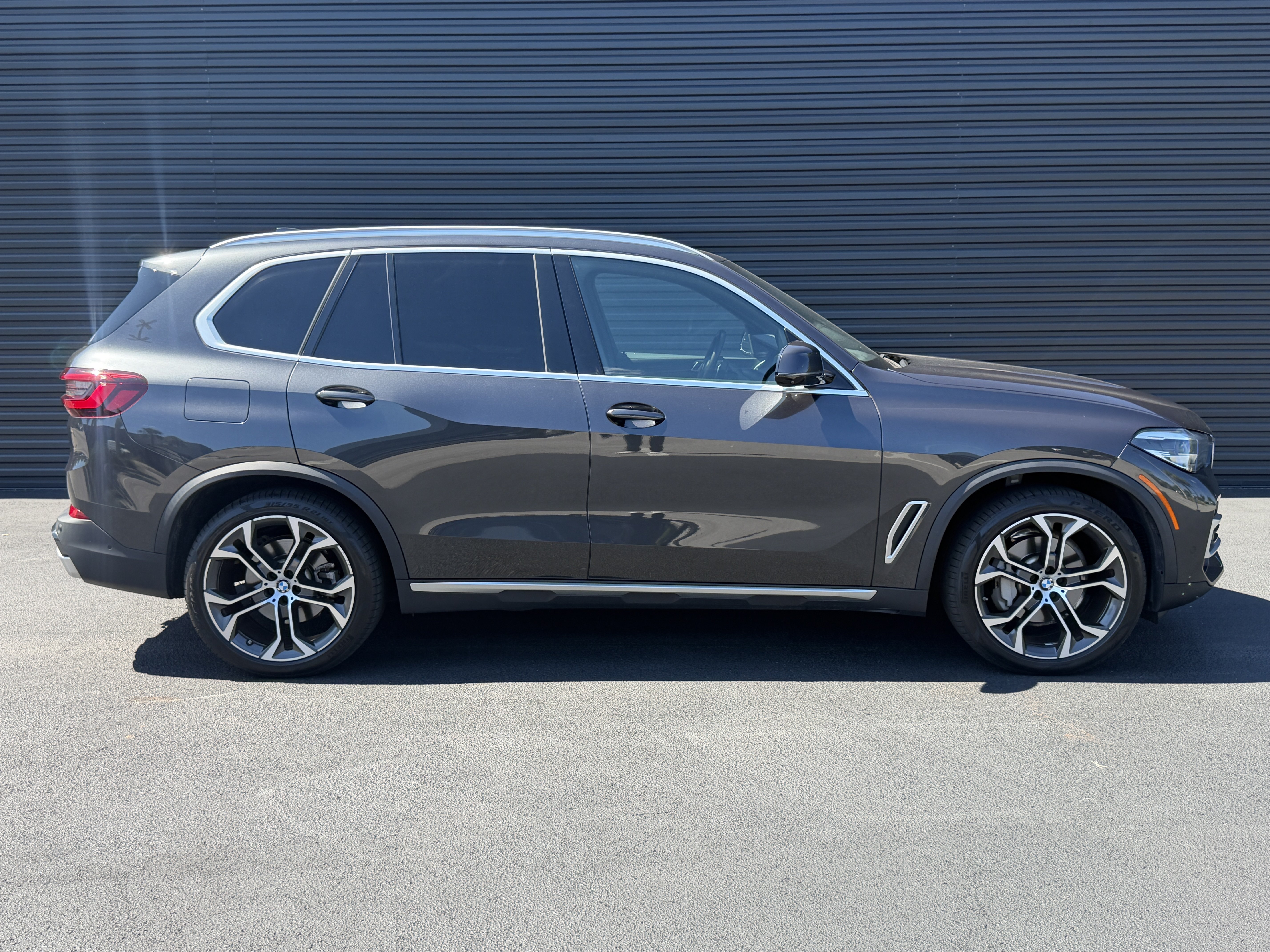 Used 2023 BMW X5 xDrive40i w/ Premium Package AWD/4WD image 8