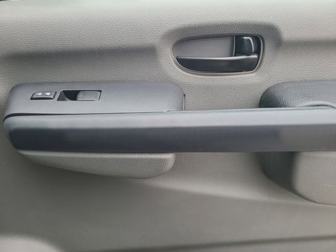 Used 2012 Nissan NV 2500 SV image 21