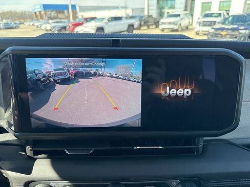 Used 2025 Jeep Wrangler Unlimited Sahara w/ Safety Group image 18