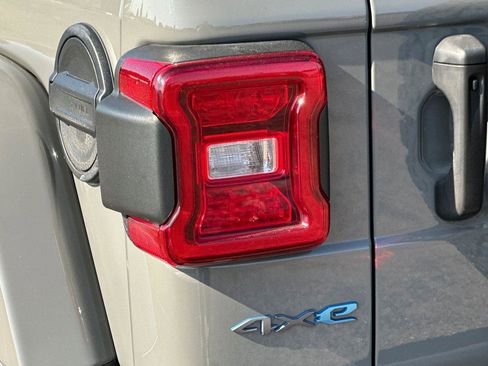 Used 2023 Jeep Wrangler Unlimited Rubicon 4xe image 33