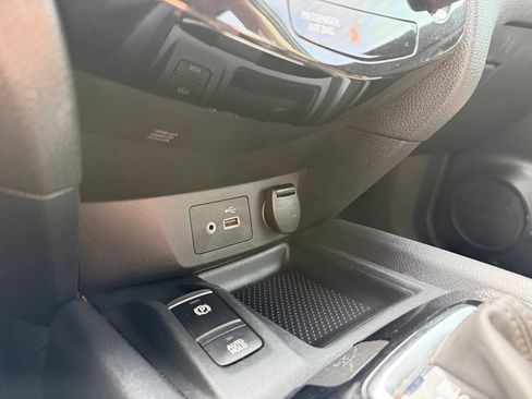 Used 2019 Nissan Rogue SV w/ Premium Package FWD image 17