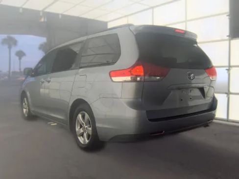 Used 2014 Toyota Sienna LE FWD image 4