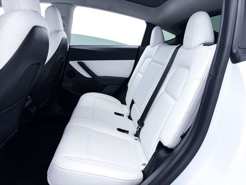 Used 2022 Tesla Model Y Long Range image 31