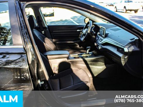 Used 2025 Nissan Altima 2.5 SV image 21