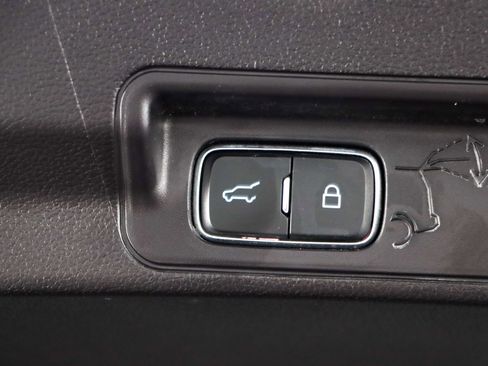 Used 2021 Ford Explorer Limited image 30