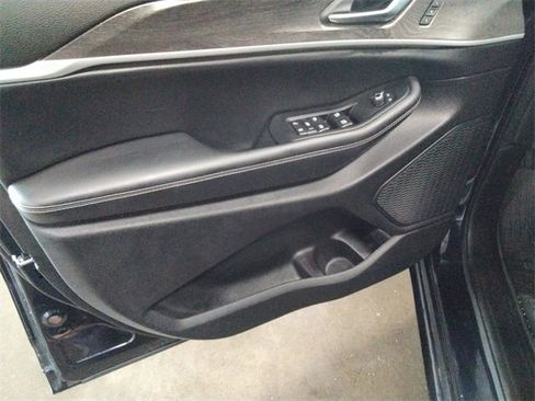 Used 2023 Jeep Grand Cherokee Limited w/ Luxury Tech Group II image 30