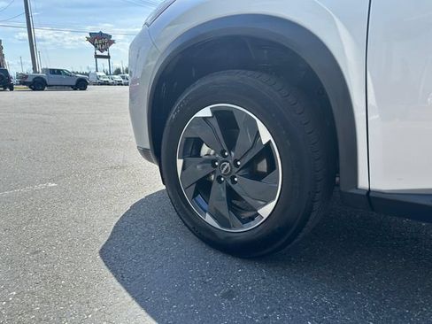 Used 2024 Nissan Rogue SV AWD/4WD image 28