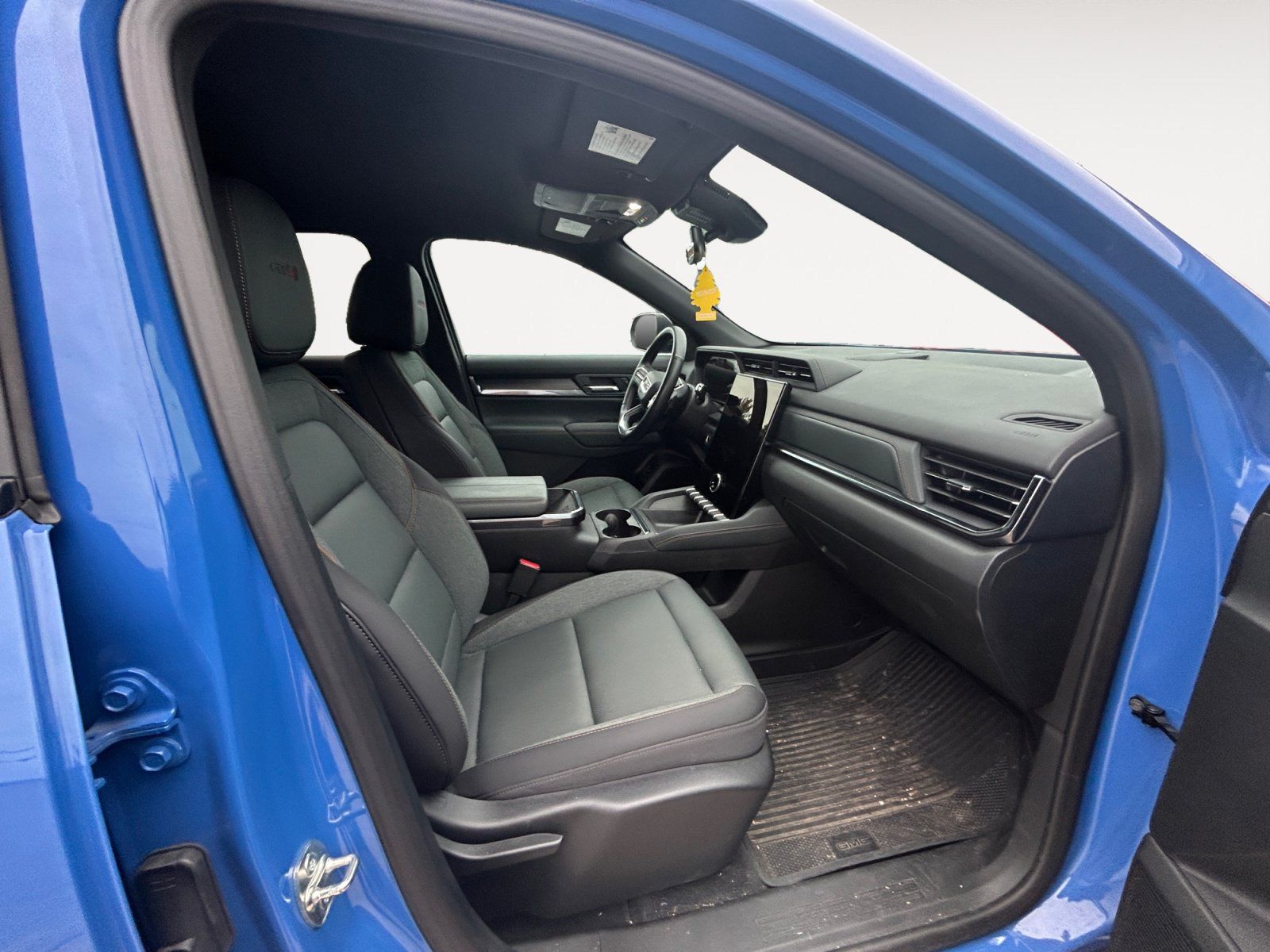 Used 2026 GMC Terrain AT4 w/ LPO, Floor Liner Package AWD/4WD image 15