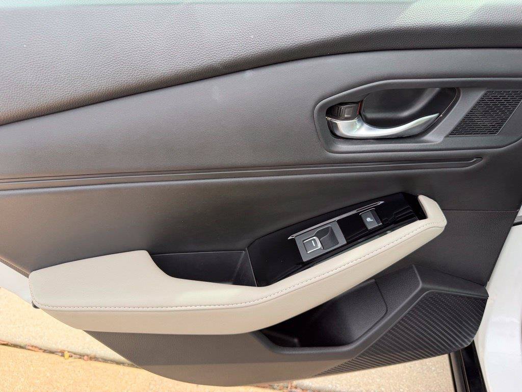 Used 2023 Honda Accord Touring image 13