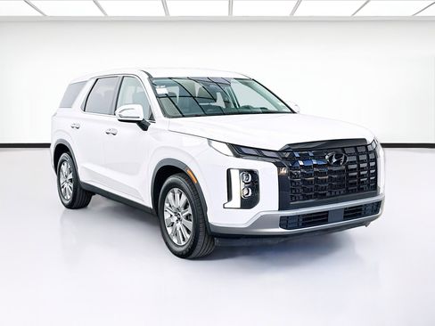 Used 2023 Hyundai Palisade SE FWD image 3