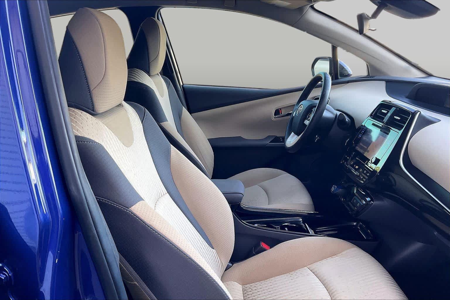 Used 2018 Toyota Prius Three FWD image 9