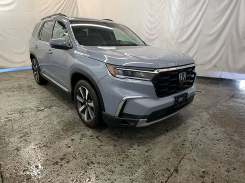 Certified 2023 Honda Pilot Touring image 1