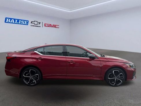 Used 2023 Nissan Altima 2.5 SR w/ SR Premium Package AWD/4WD image 8
