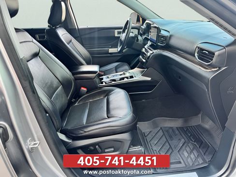 Used 2021 Ford Explorer Limited w/ Equipment Group 301A AWD/4WD image 26