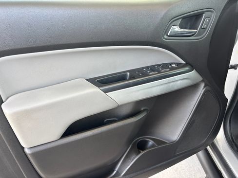 Used 2018 Chevrolet Colorado LT w/ LT Convenience Package RWD image 9