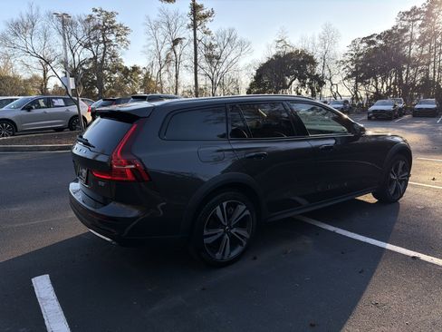 Certified 2025 Volvo V60 B5 Cross Country Plus image 15