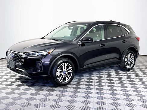 Used 2024 Ford Escape Platinum image 4