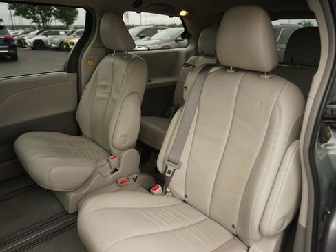 Used 2013 Toyota Sienna XLE w/ Entertainment Pkg FWD image 13