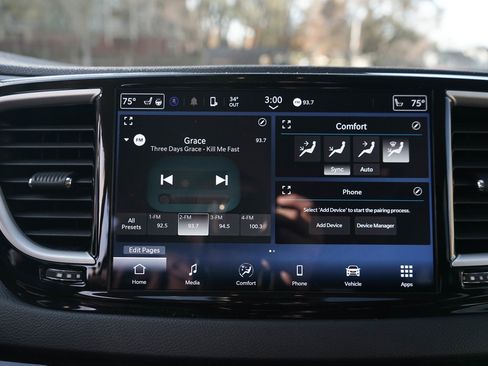 Used 2024 Chrysler Pacifica Touring-L image 13