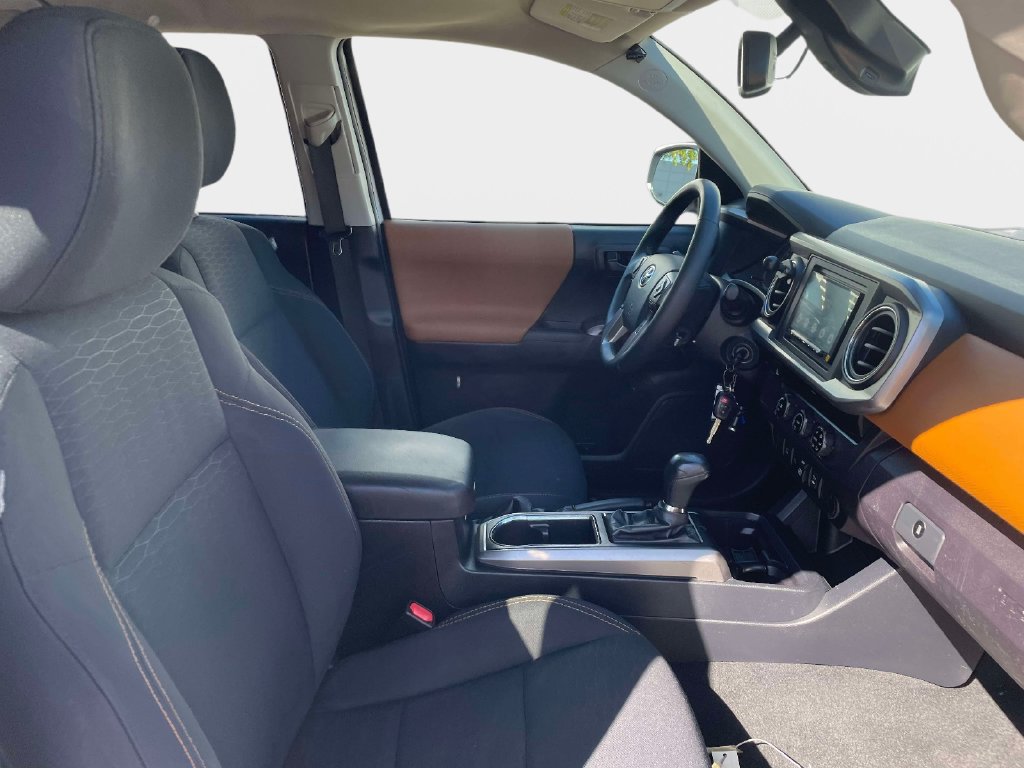 Used 2018 Toyota Tacoma SR5 RWD image 10