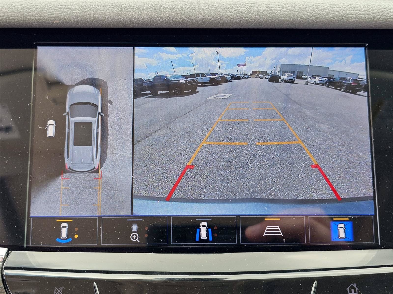 Used 2022 Cadillac XT6 Premium Luxury w/ Technology Package FWD image 29