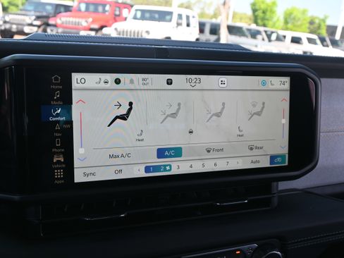Used 2025 Jeep Wrangler Unlimited Sahara AWD/4WD image 28