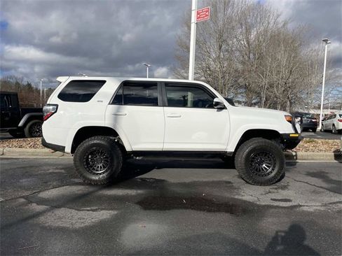 Used 2021 Toyota 4Runner SR5 image 5