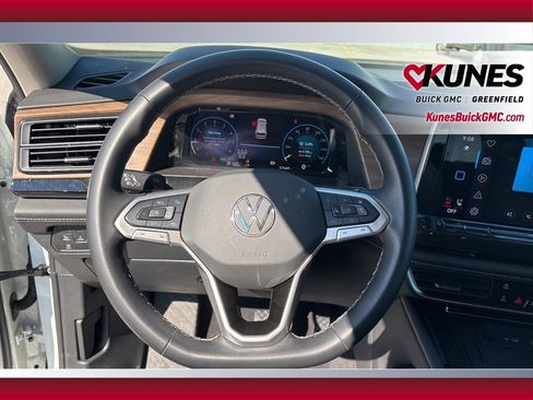 Used 2025 Volkswagen Atlas SE AWD/4WD image 32
