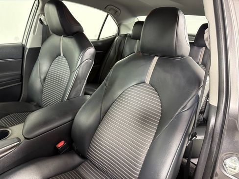 Used 2021 Toyota Camry SE FWD image 13
