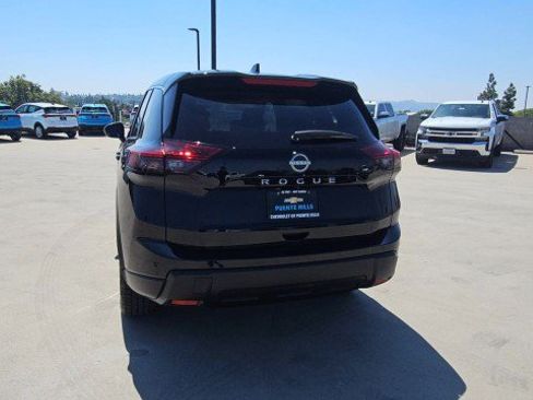Used 2026 Nissan Rogue SV FWD image 7