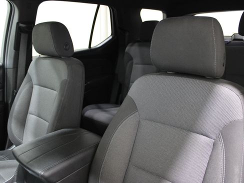 Used 2023 Chevrolet Traverse LT FWD image 5