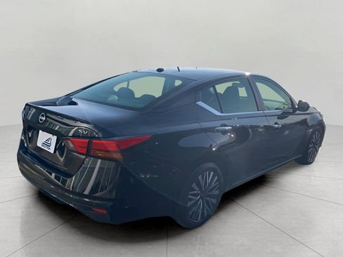 Used 2024 Nissan Altima 2.5 SV image 4