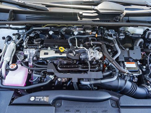 Used 2025 Toyota Prius Plug-In Hybrid FWD image 30